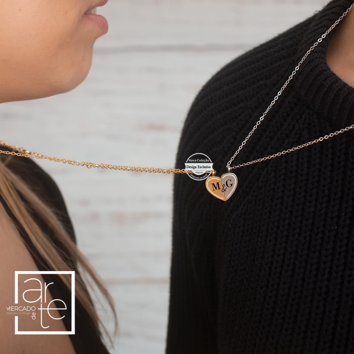 Fio em aço inóx  para casal com íman. Fio com metades de coração que se ligam com íman.  Uma novidade super gira para oferta do dia dos namorados. Personalize com as iniciais que desejar. Disponível em prateado ou dourado e prateado.  Valor apresentado inclui os dois fios. 