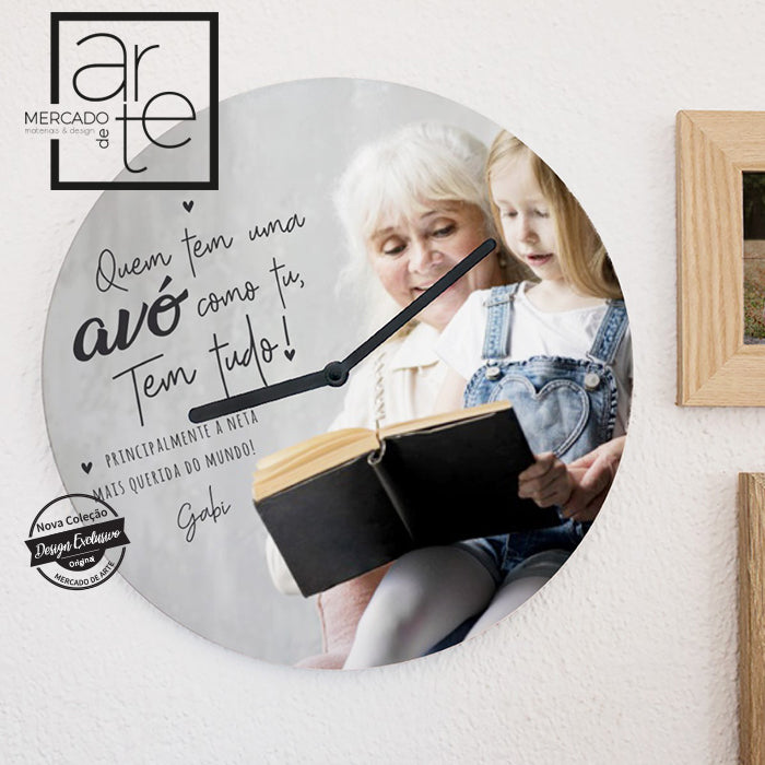 Relógio de parede em madeira " Quem tem uma avó como tu tem tudo "