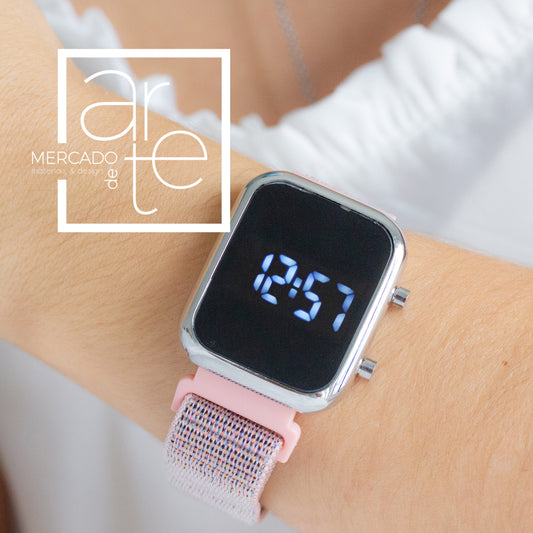 Relógio digital com bracelete ajustável em tecido