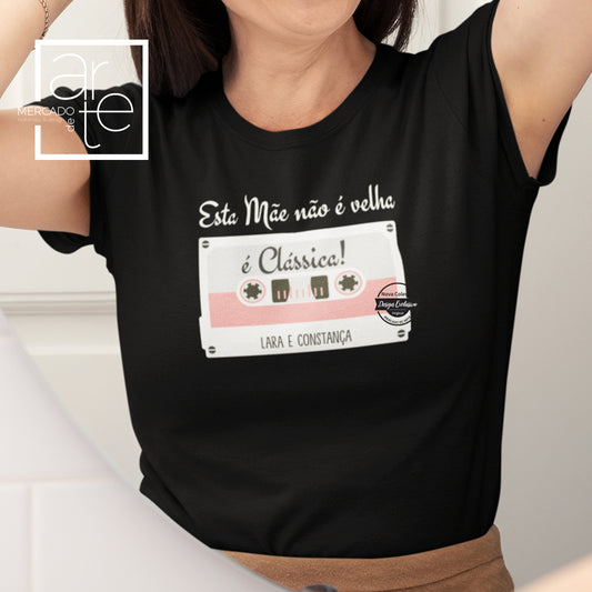 T-shirt " Esta mãe não é velha é Clássica!"